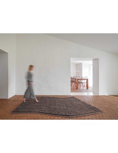 Lines Tappeto Charcoal 205x334 by Gan Rugs