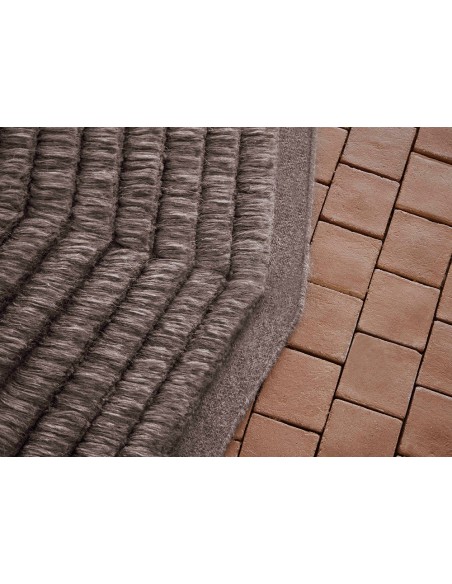 Lines Tappeto Charcoal 205x334 by Gan Rugs